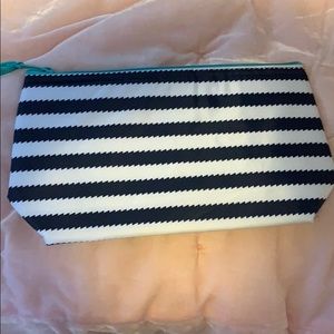Medium thermal zipper bag. Navy Wave